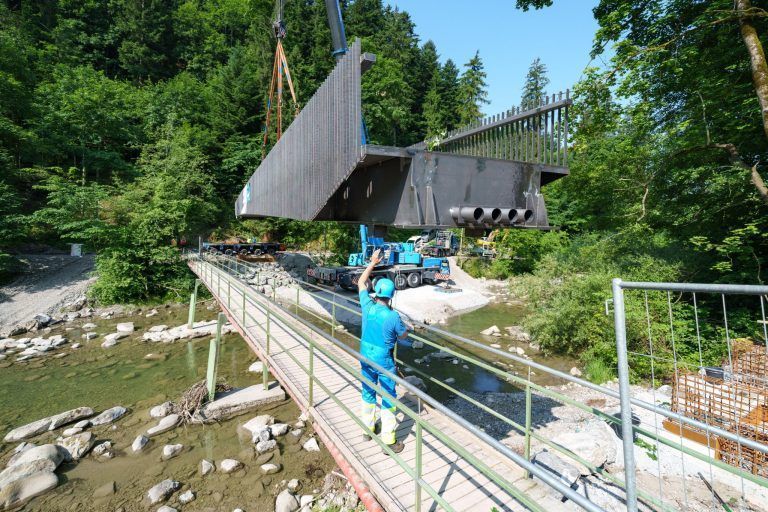 Wenn 58 Tonnen Stahl sanft einschweben