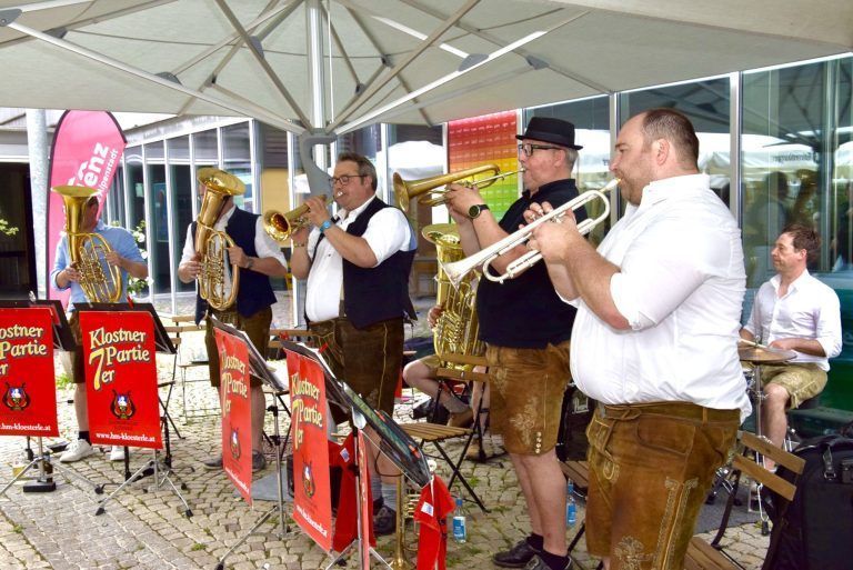 Klangwolke schwebte überm Städtle: Stimmung bei der Remise