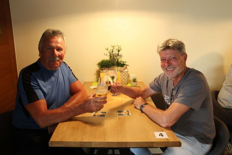 Gastroduo bringt Leben in Lokal: Musikant Fritz Schöpf und Horst Laritz.
