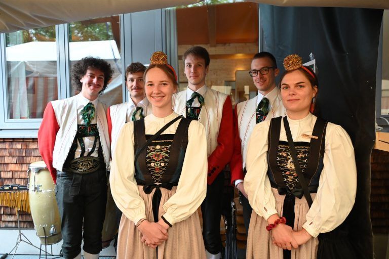 Waldner Dörflefest: Lecher Musikanten feierten mit der Harmoniemusik Wald a. A.