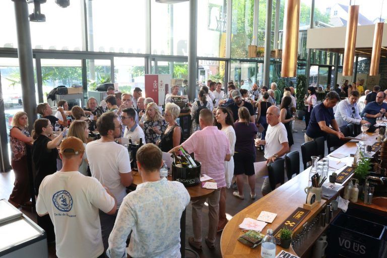 Weindorado popt in Braugaststätte auf: Die zweite "Lauter Wein"-Hausmesse stieß auf großen Zuspruch.