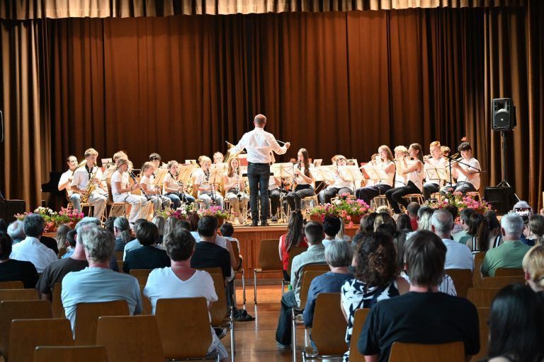 Gemeinsam musizieren im Klostertal: Das Schülerblasorchester besteht aus jungen Musikanten aus dem Tal.