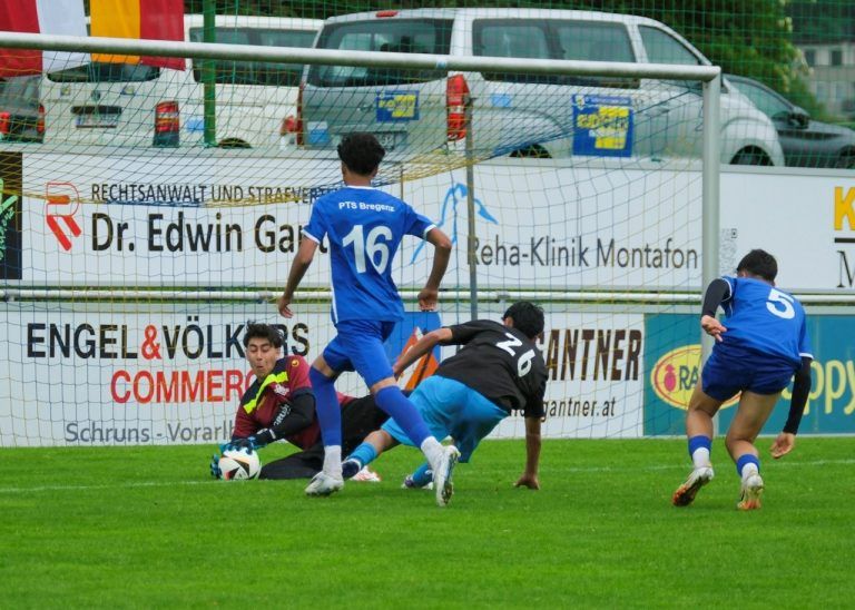 PTS Dornbirn gewinnt Bundesmeisterschaft im Fußball: Szene vom Finale zwischen Dornbirn und Bregenz.