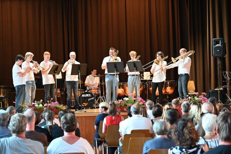 Gemeinsam musizieren im Klostertal: Ein Blechblasensemble begeisterte beim Schlusskonzert.