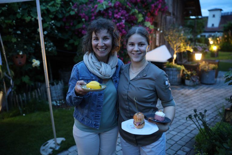 Slow Food-Gedanke einmal mehr gepflegt: Nadja Graf mit "Mohren"-Mitarbeiterin und Tochter Paulina Langis.