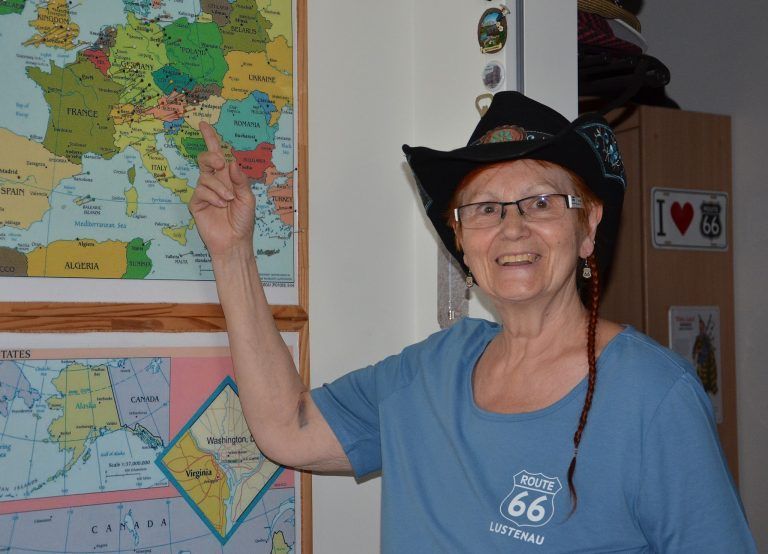 Leben, lieben, lachen, tanzen: Auf der Landkarte hat Gerda von König ihre bisherigen Reisedestinationen markiert. HRJ