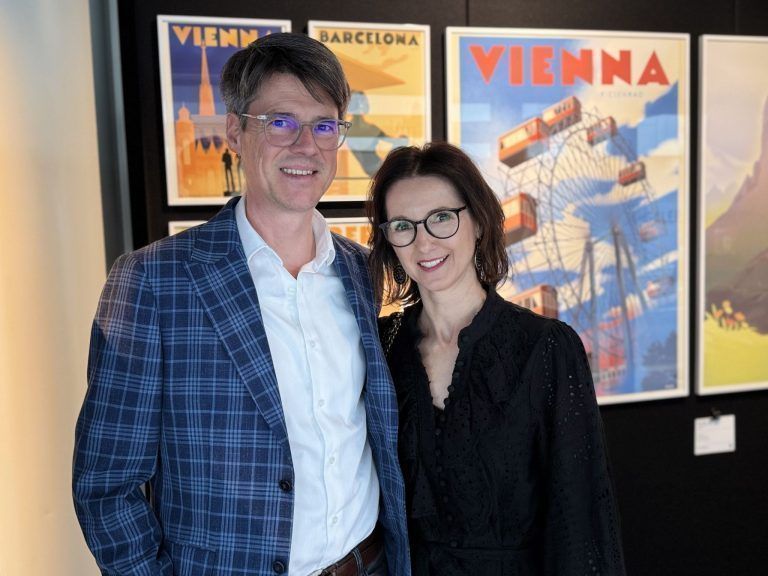 Kunst und Hotelerie: Celmens Mock (ILLUS Hotels) und Mirjam Domig.