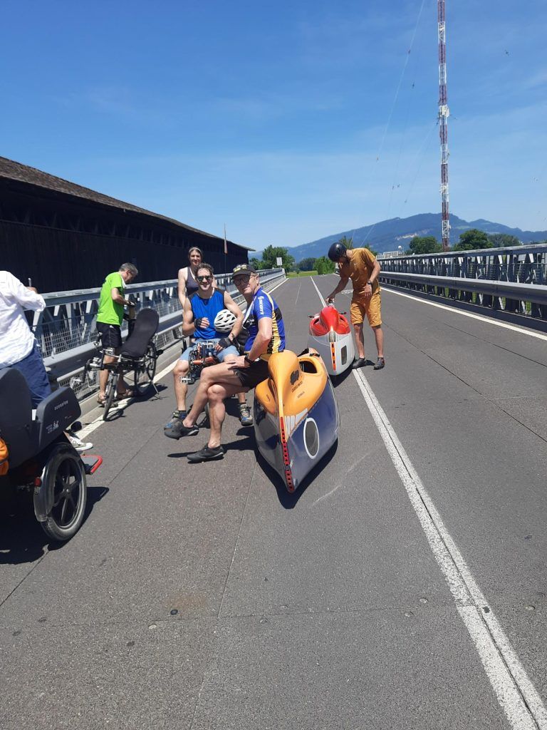 Fahrraddemo durchs Ried: Auch Liegefahrräder fuhren mit. (Quelle: sicheres Radeln)