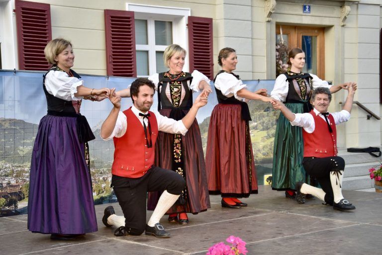 „Montafoner Abend“ feierte Saisonauftakt: Mitglieder der Trachtengruppe Schruns