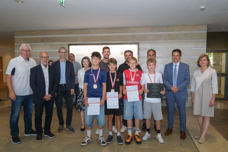 BG Feldkirch und SMS Rankweil für Sporterfolge in Bregenz geehrt: SMS Rankweil West wurde Dritter im Basketball auf Bundesebene.