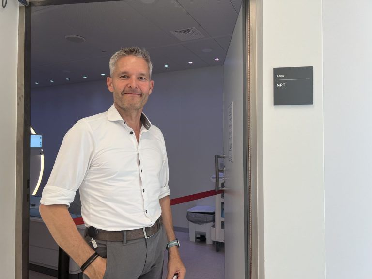 Tag der offenen Tür im Gesundheitscampus Bludenz: Der Geschäftsführer Siegfried Marxgut freute sich über die vielen Gäste.