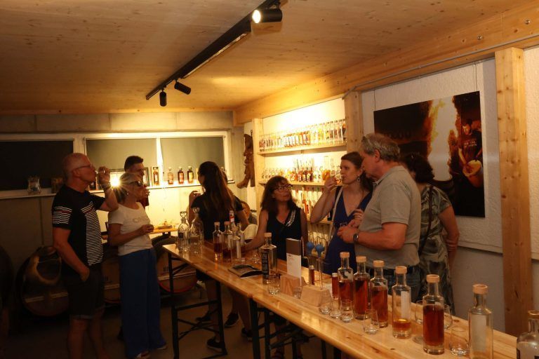 Edle Weine, Brände und Cocktailkreationen: Verkosten an der Whisky-Bar.