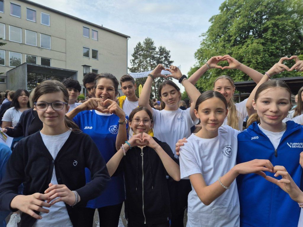 7783 Runden beim Stundenlauf für die Sacré-Coeur-Schule in Jinja
