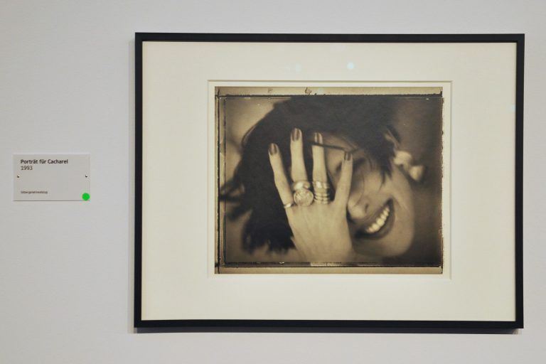 „Eine schöne, ästhetische Ansammlung von Fotos“: Visuelle Vorgabe für die Ausstellung war eine Bildserie von Sarah Moon für Cacharel.
