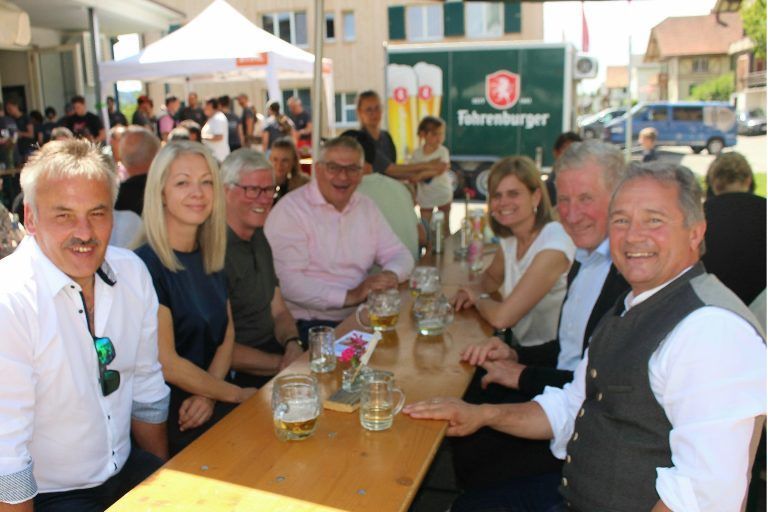 Beste Stimmung auch am Tisch der Ehrengäste.