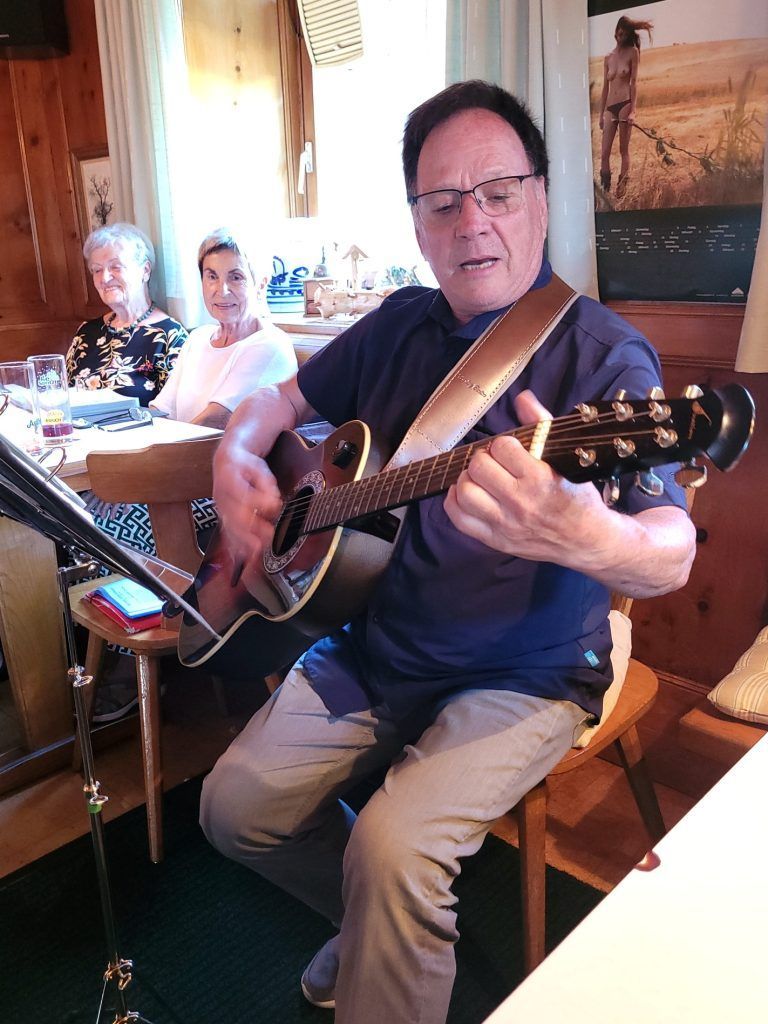 Die Ludescher Seniorensingrunde feiert ein besonderes Jubiläum: Ein Prost mit harmonischem Klange, Bild 3 Chorleiter Wilfried Müller (Bildergalerie)