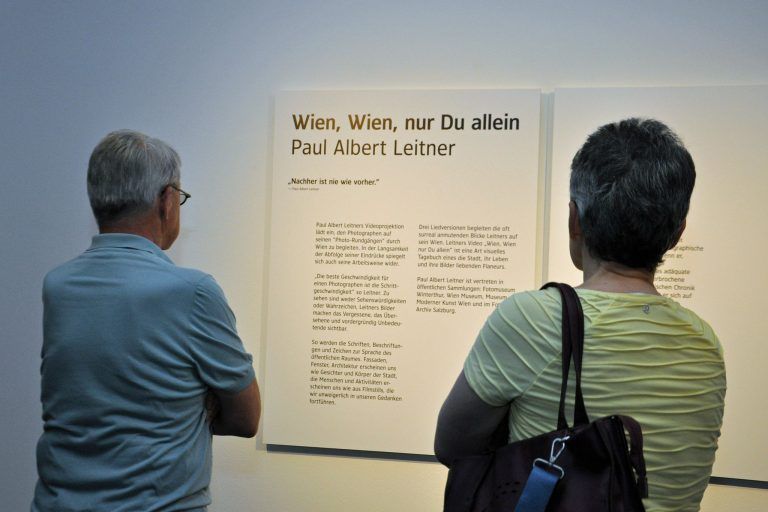 „Eine schöne, ästhetische Ansammlung von Fotos“: Ein Künstlergespräch mit Paul Albert Leitner findet am Dienstag, 24. Juni 2025, um 19 Uhr statt.