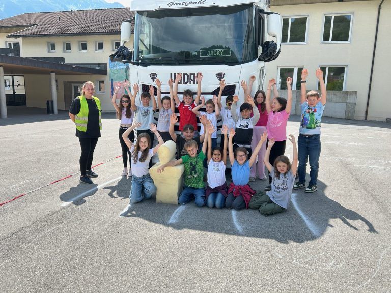 Für die Kids der 3. und 4. Klassen hieße es dieser Tage „Achtung - Toter Winkel“. 