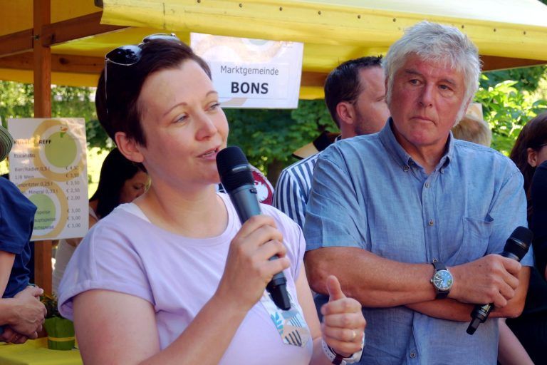 Vielfältiger Freiraum feierlich eröffnet : Eva-Maria Hochhauser hob die Relevanz des Ortes als "Coolen Platz" hervor.