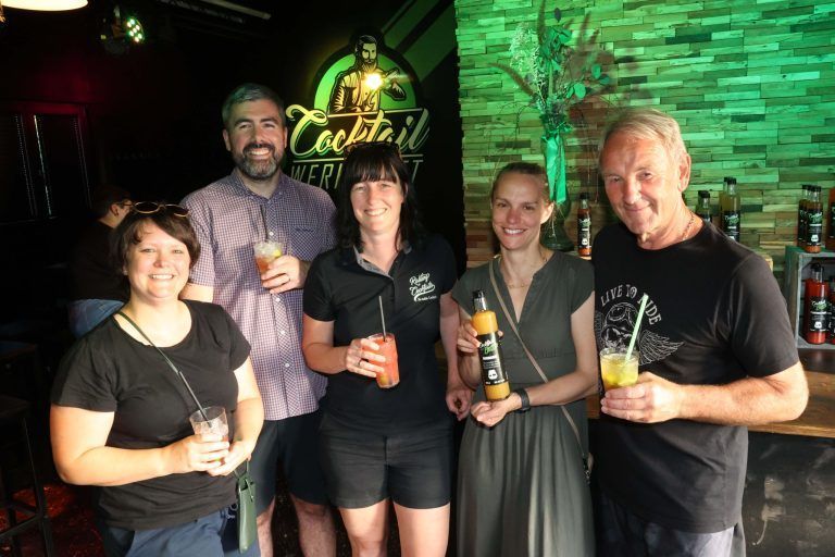 Edle Weine, Brände und Cocktailkreationen: Martina und Chris Kerr, Melanie Schöch, Johanna Ralser und Gerhard Schöch.