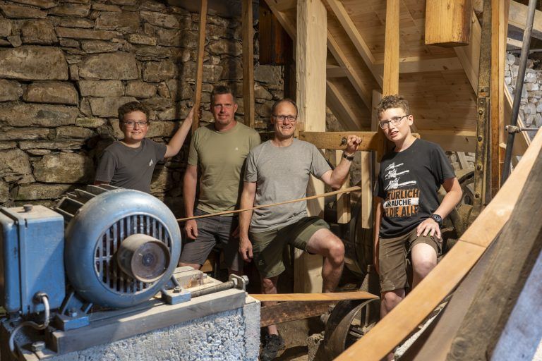 Altes Handwerk, Kunst und Kultur „am Kiachobühl“ : Begeisterte Mitarbeiter und Unterstützer arbeiten in Heris Säge mit