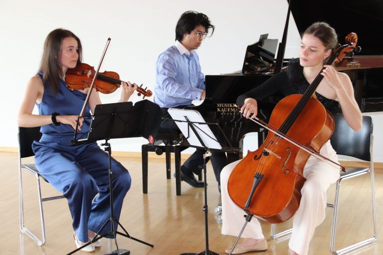 „The Silver Trio“ sorgte für Gänsehaut-Momente im Bildsteiner Kultursaal. (Foto: NAM)