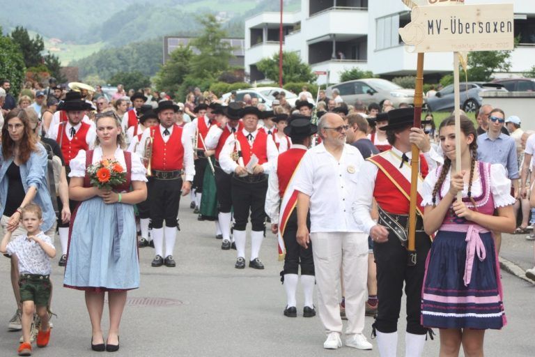 Sulz im Festmodus: Musikverein feiert mit Politikprominenz: MV Übersaxen bildete den Abschluss vom Festumzug.