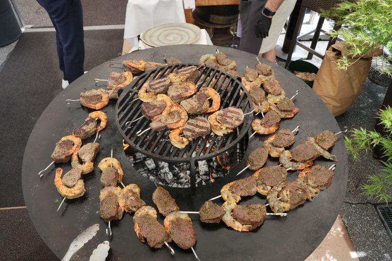 "Genussreise" im Hotel "Montfort": "Surf & Turf" in Arbeit.
