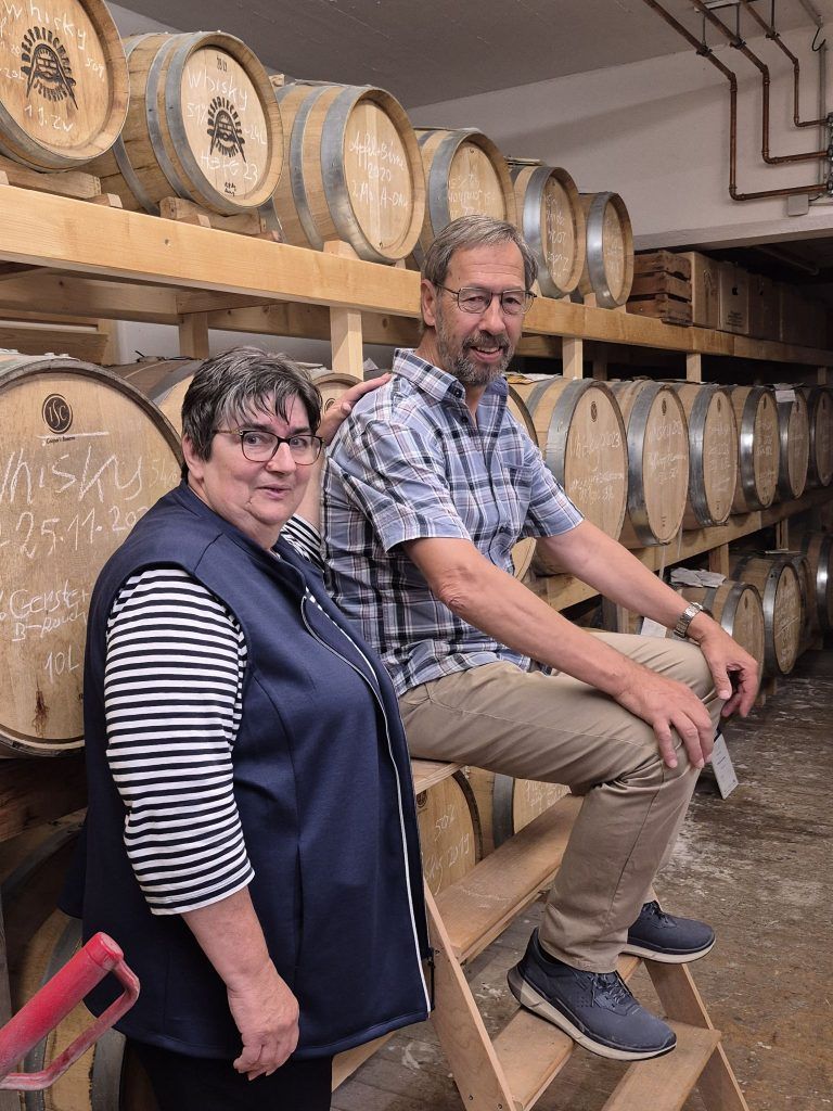 Ein starkes Duo der Brennerei-Kunst : Der Fokus von Norbert Bertsch liegt auf den Obstbränden. Jedoch auch für Rum und Whisky erhielt er bei der Destillata Gold.