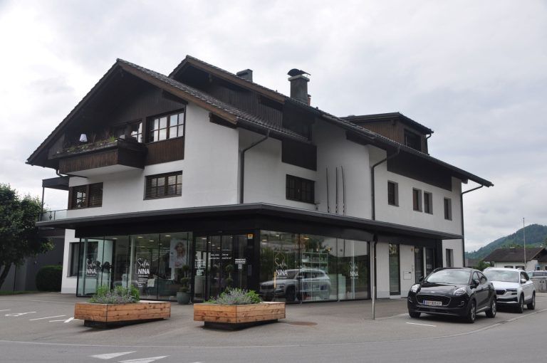 Von der Raiffeisenbank zum Frisörsalon: salon nina