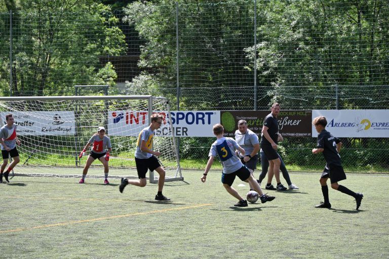 Die Hobbyfußballer gaben beim Ortsvereineturnier alles.
