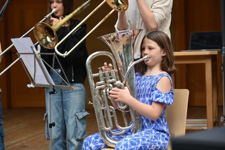 „Brandnertal Sounds“: Antonia spielt leidenschaftlich Bariton