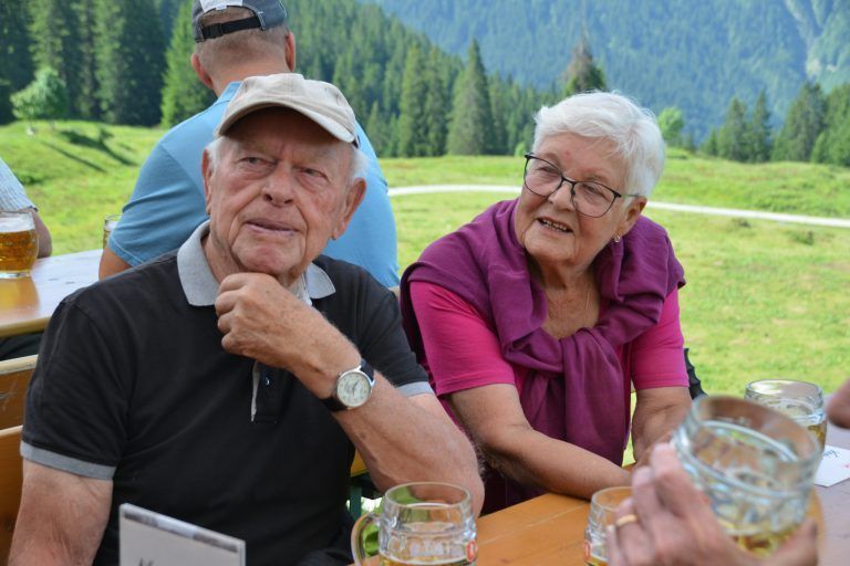 Großes Jubiläum: 80 Jahre Schiklub Rankweil in Laterns gefeiert: Ehrenmitglied Erich Knobel mit Gattin Elsbeth.