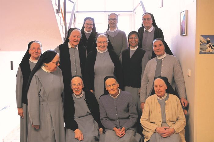 Nachruf auf Sr. Maria Larcher: Sr. Maria (oberste Reihe) gemeinsam mit ihren Franziskaner Missionsschwestern