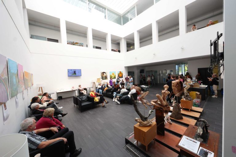 "gallery.T69" wieder vielfältig und spannend: Durch den Publikumsverkehr im at&co findet die Kunst breitere Beachtung.