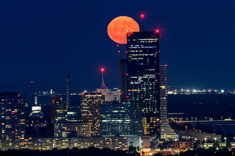 Ein Mond wie zum Anbeißen