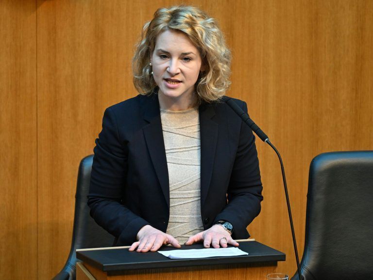 Expertin Stainer-Hämmerle analysiert die ersten 100 Tage der Minister: "Er ist bislang unauffällig"