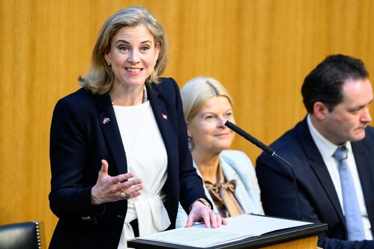 Expertin Stainer-Hämmerle analysiert die ersten 100 Tage der Minister: "Er ist bislang unauffällig"