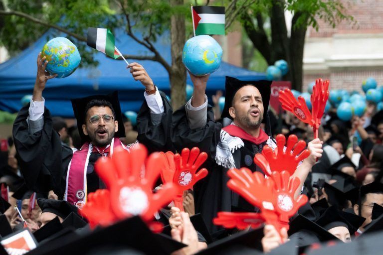 TOPSHOT-US-EDUCATION-HARVARD-GRADUATION