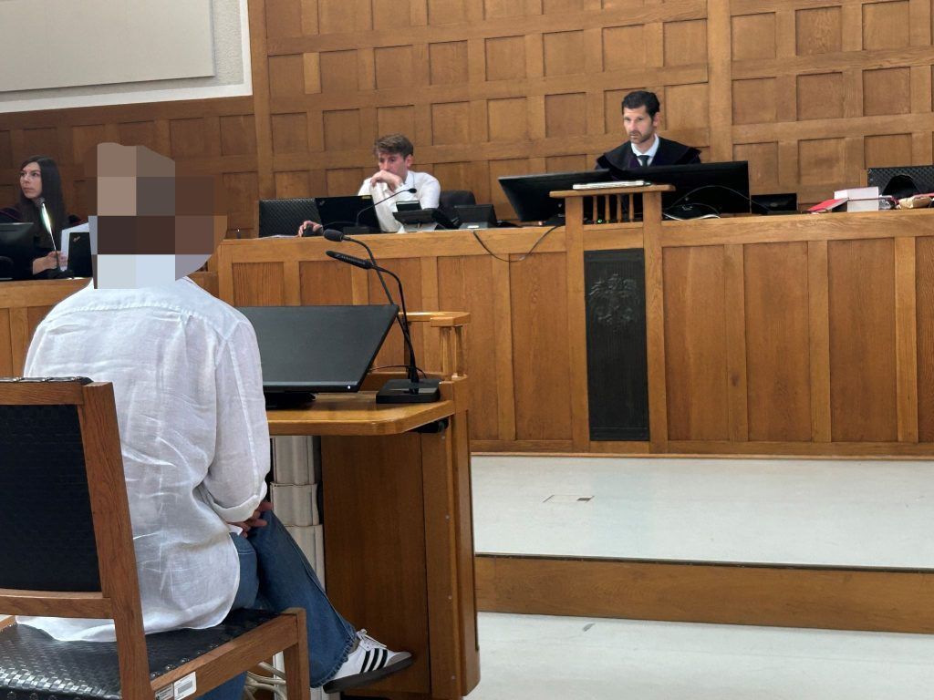 &#8220;Gehst du zur Polizei, gehen deine Nacktfotos raus&#8221;
