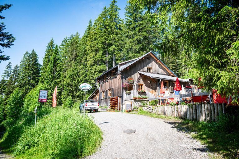 Neue Pächter auf der Bregenzer Hütte in Schwarzenberg, Feuchtwiesen
