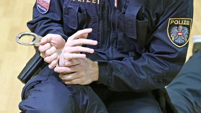 Autoknacker brach Polizeibeamten die Nase
