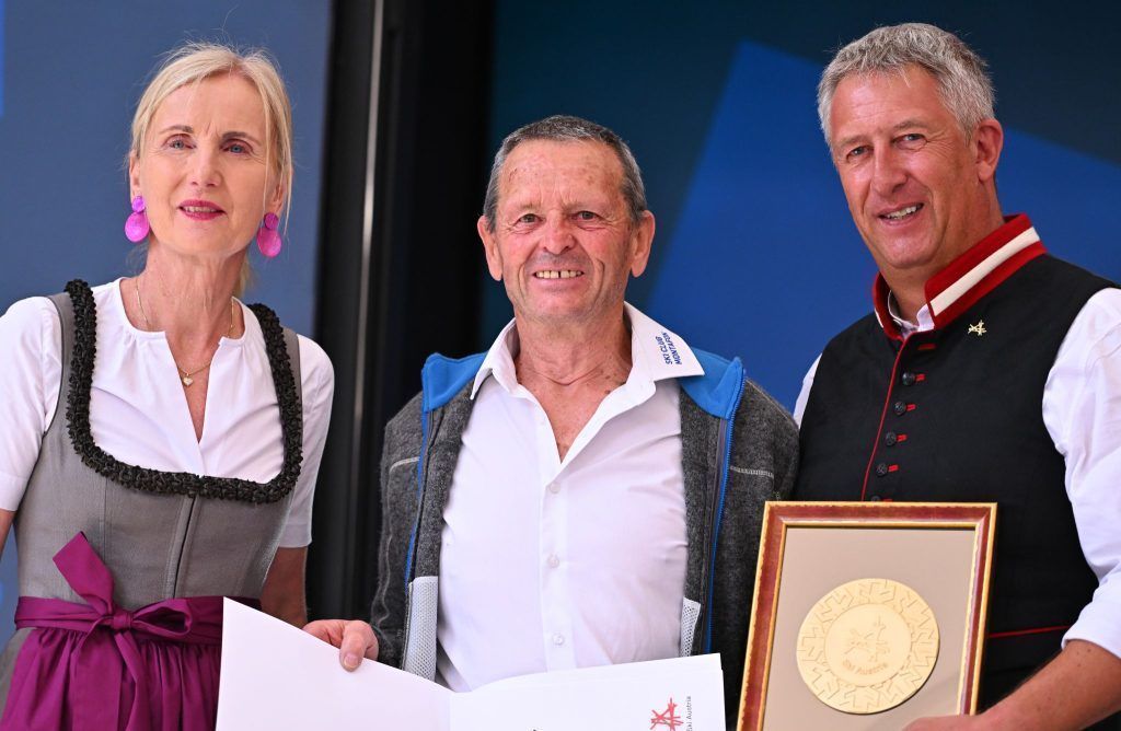 Großes Goldenes Ehrenzeichen für Günter Pfefferkorn