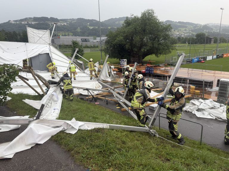 Vier Verletzte bei Zeltunfall in Gaissau