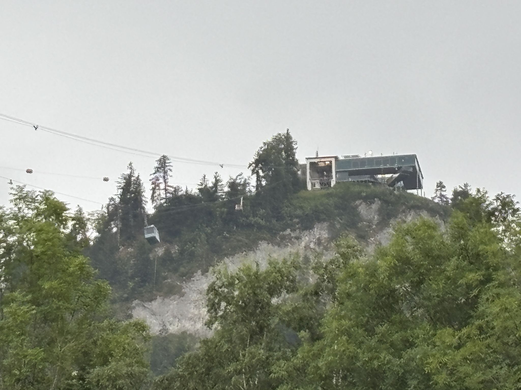 Regen stört Reparatur Karrenseilbahn