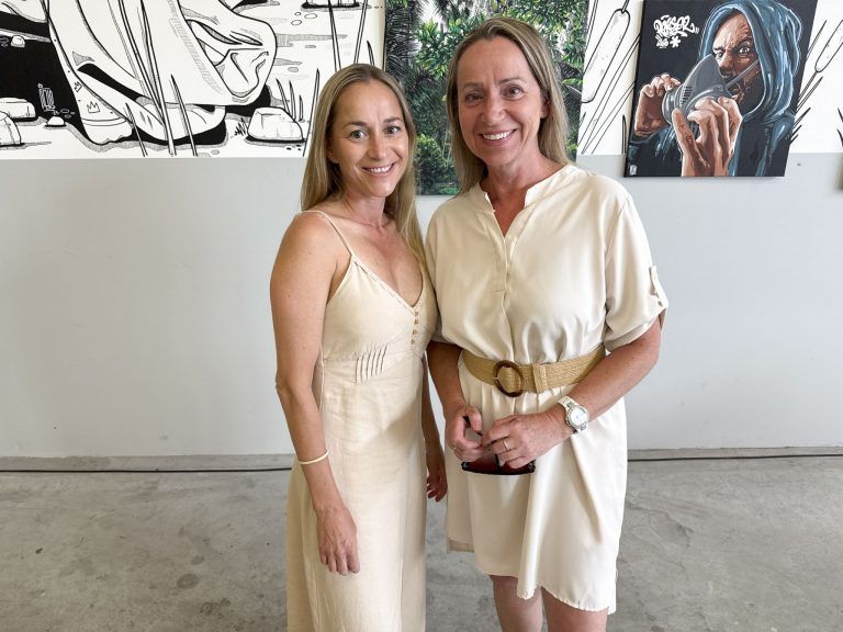 Martina und Jana Zizalova beim Rundgang