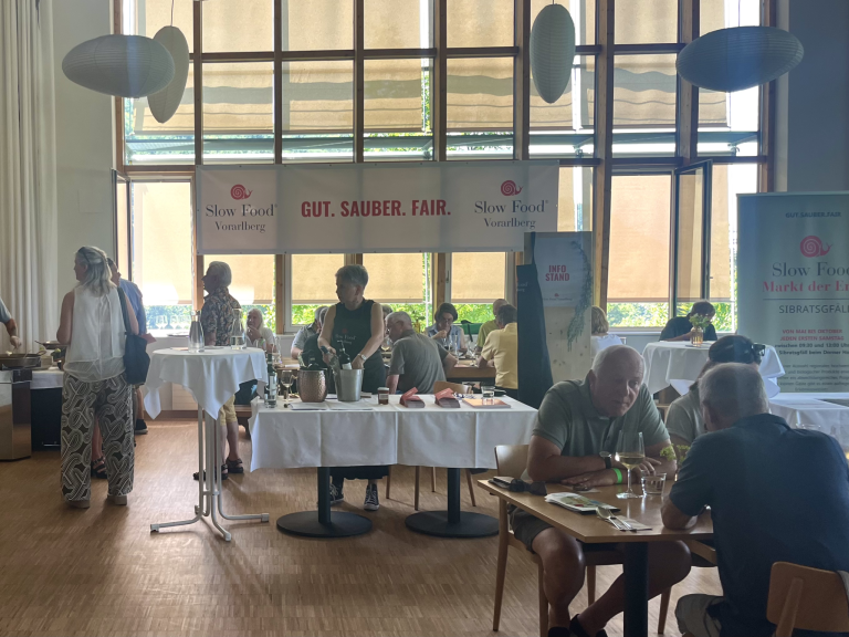 Food Campus Vorarlberg feiert Premiere: Mehr als 20 ausgewählte Vorarlberger Produzentinnen und Produzenten luden an ihren Ständen zum Entdecken ein.