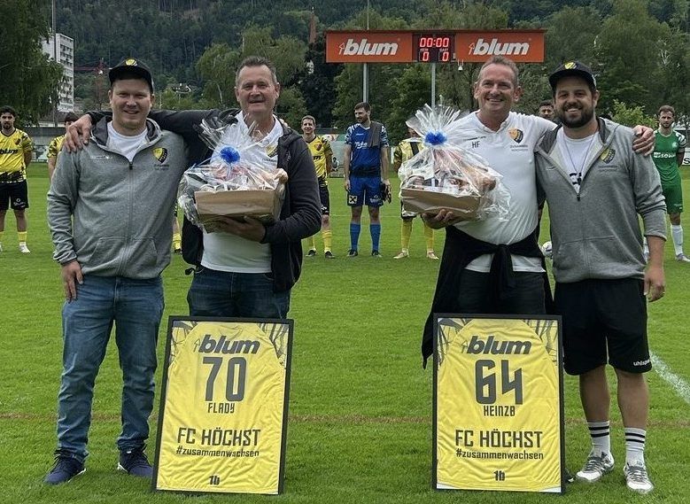 FC Höchst stehen einige Veränderungen bevor: Heinz und Christian Fladenhofer wurden für ihre Verdienste gebührend gefeiert.