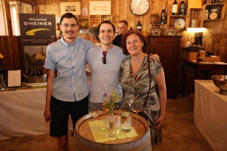 Edle Weine, Brände und Cocktailkreationen: Philipp, Lukas und Karin Spiegel.