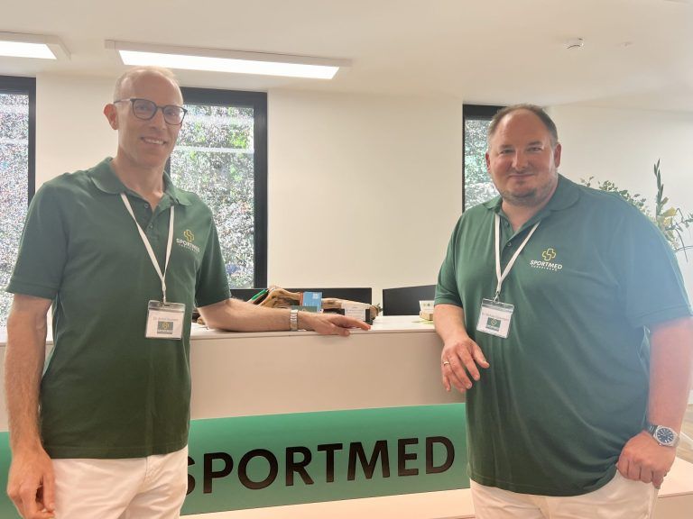 Tag der offenen Tür im Gesundheitscampus Bludenz: Dr. Armin Suckert (l.) und Dr. Michael Ostermann präsentierten die Sportmed.